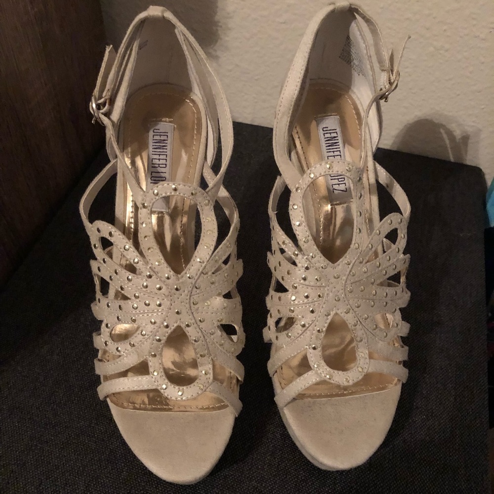 JENNIFER LOPEZ BUTTERFLY CREAM HEELS